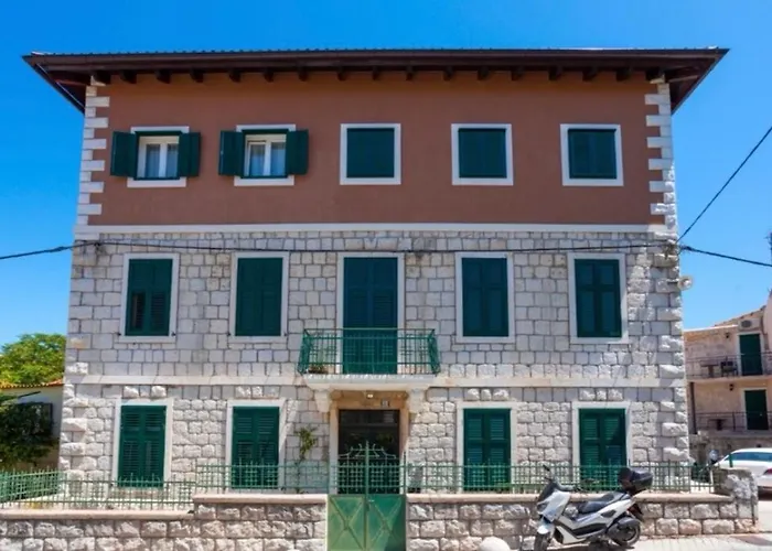 Luxurious Apartment Bella Lux In City Center With Free Parking Included!