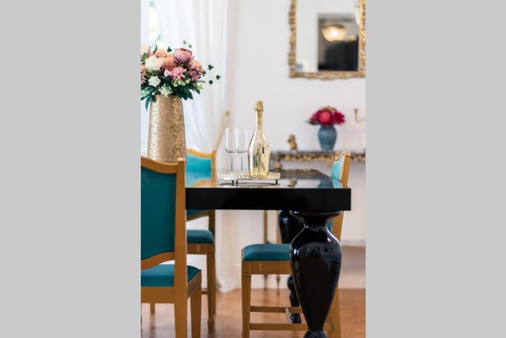 Apartment Luxurious Bella Lux In Center With Free Parking Included! Split
