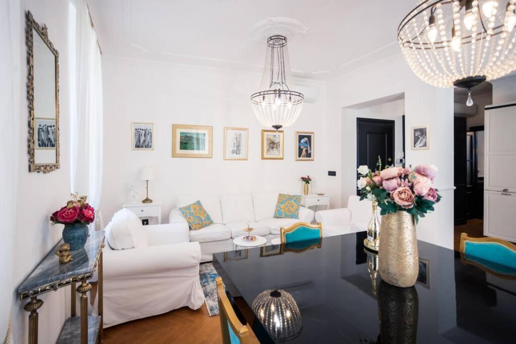 Luxurious Bella Lux In Center With Free Parking Included! Apartment Split